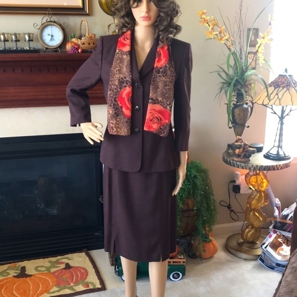 Brand New Le Suit Brown 2-pc Skirt Suit with Scarf - Picture 4 of 16